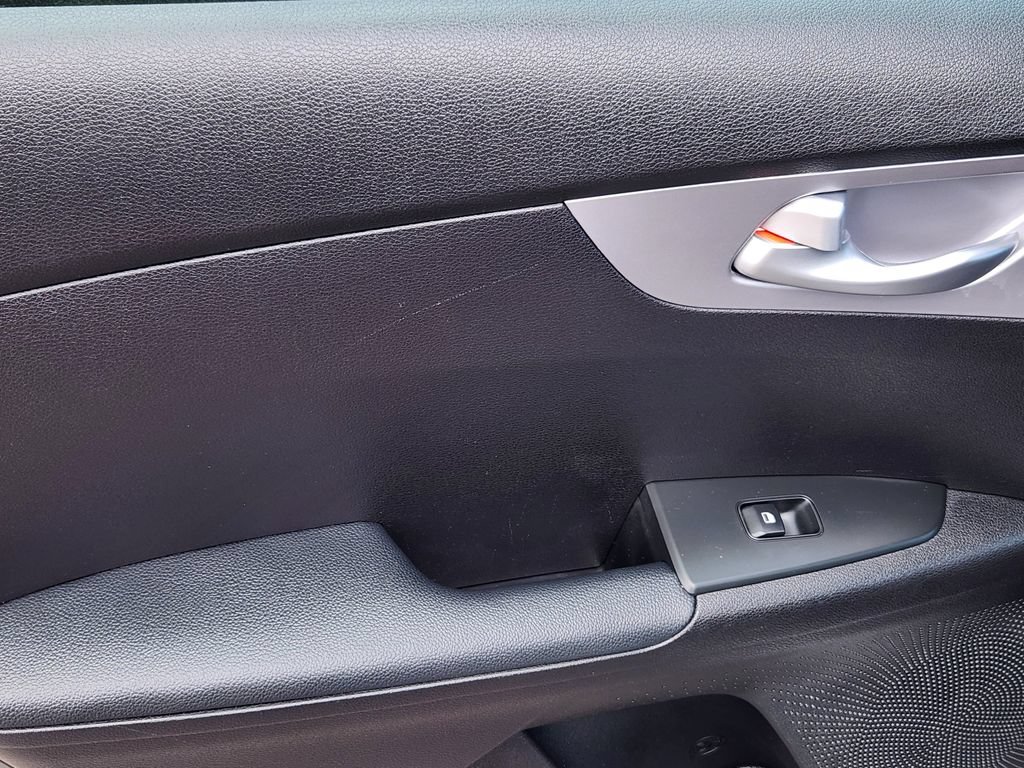 Certified 2023 Kia Forte LXS w/ LXS Technology Package FWD image 13