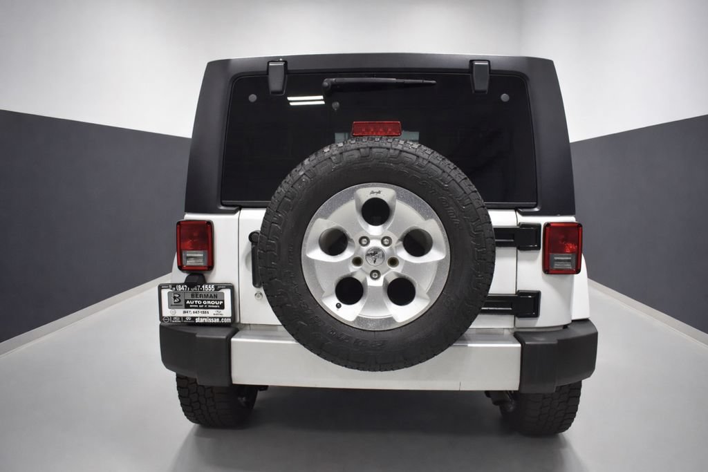 Used 2015 Jeep Wrangler Sahara w/ Connectivity Group AWD/4WD image 9