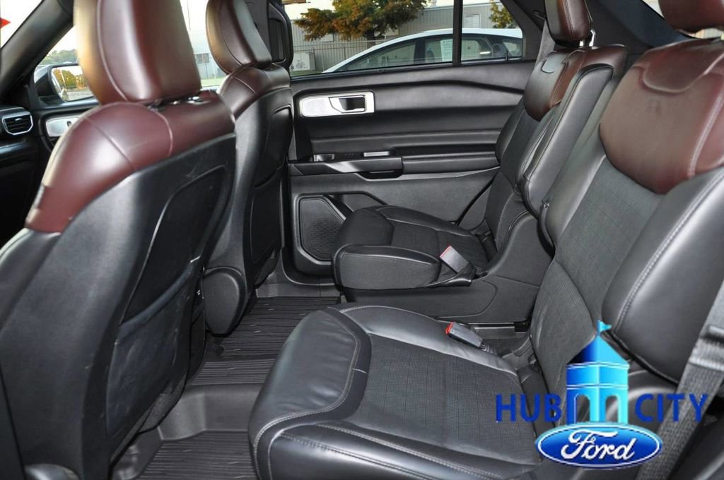 Used 2020 Ford Explorer Platinum w/ Premium Technology Package image 12