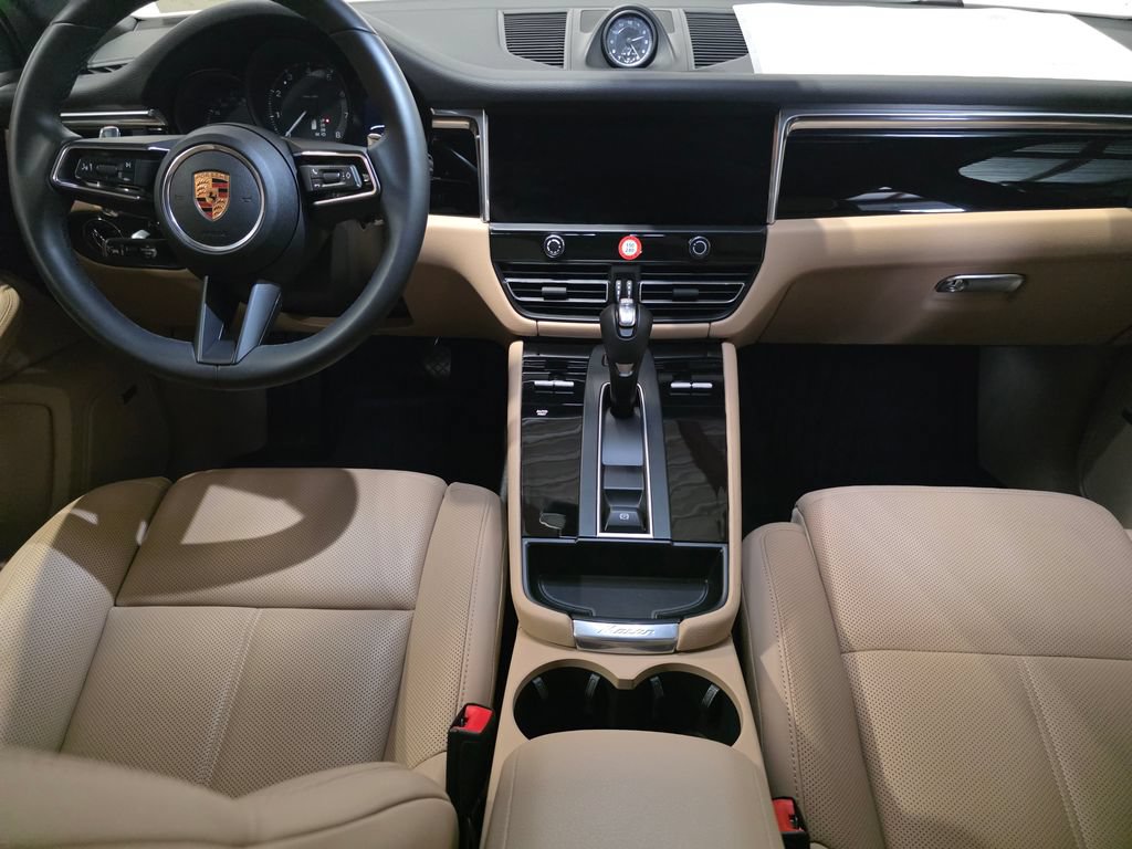 Certified 2026 Porsche Macan AWD/4WD image 17