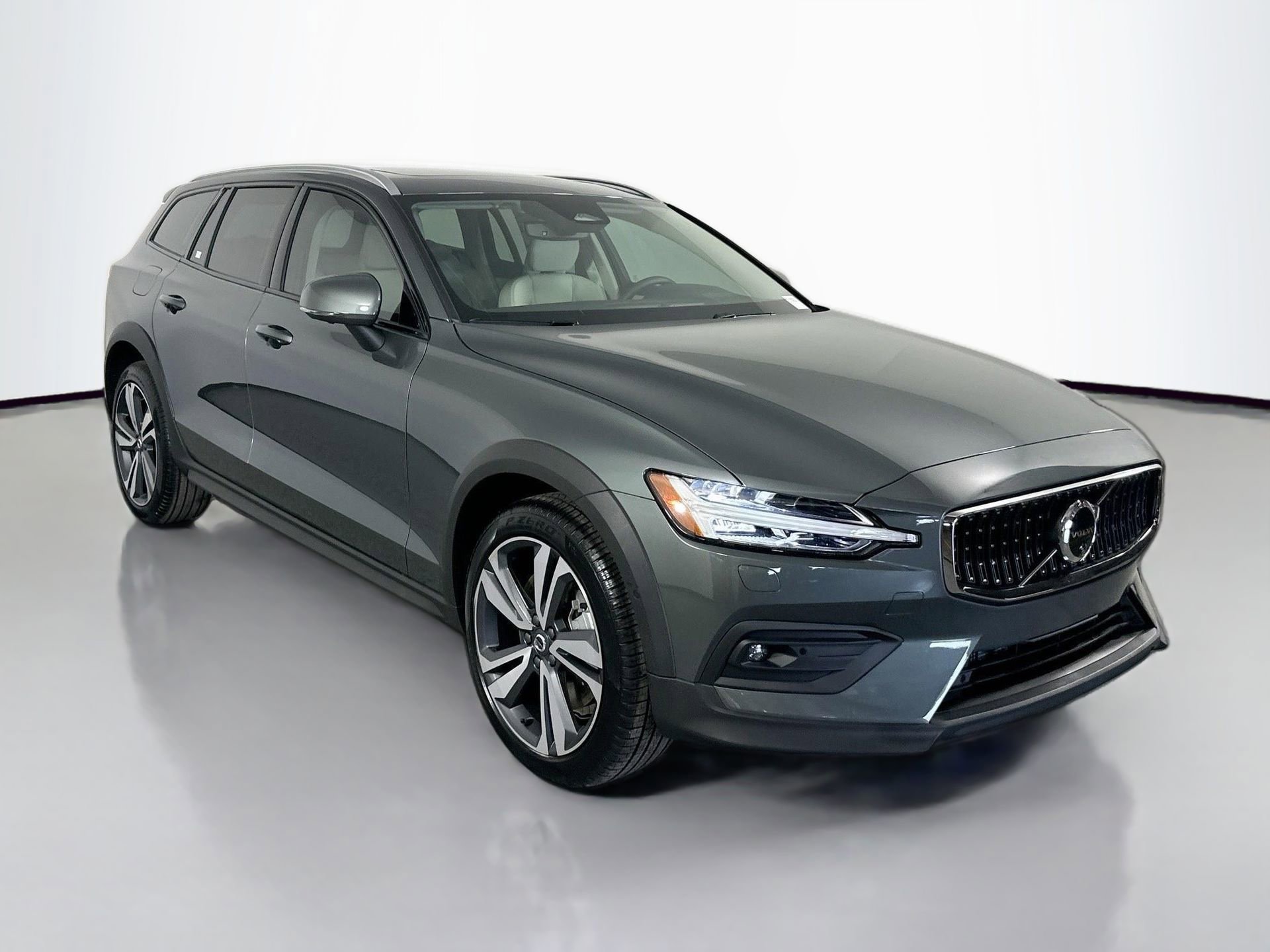 New 2026 Volvo V60 B5 Cross Country Plus w/ Protection Package Premier AWD/4WD image 3