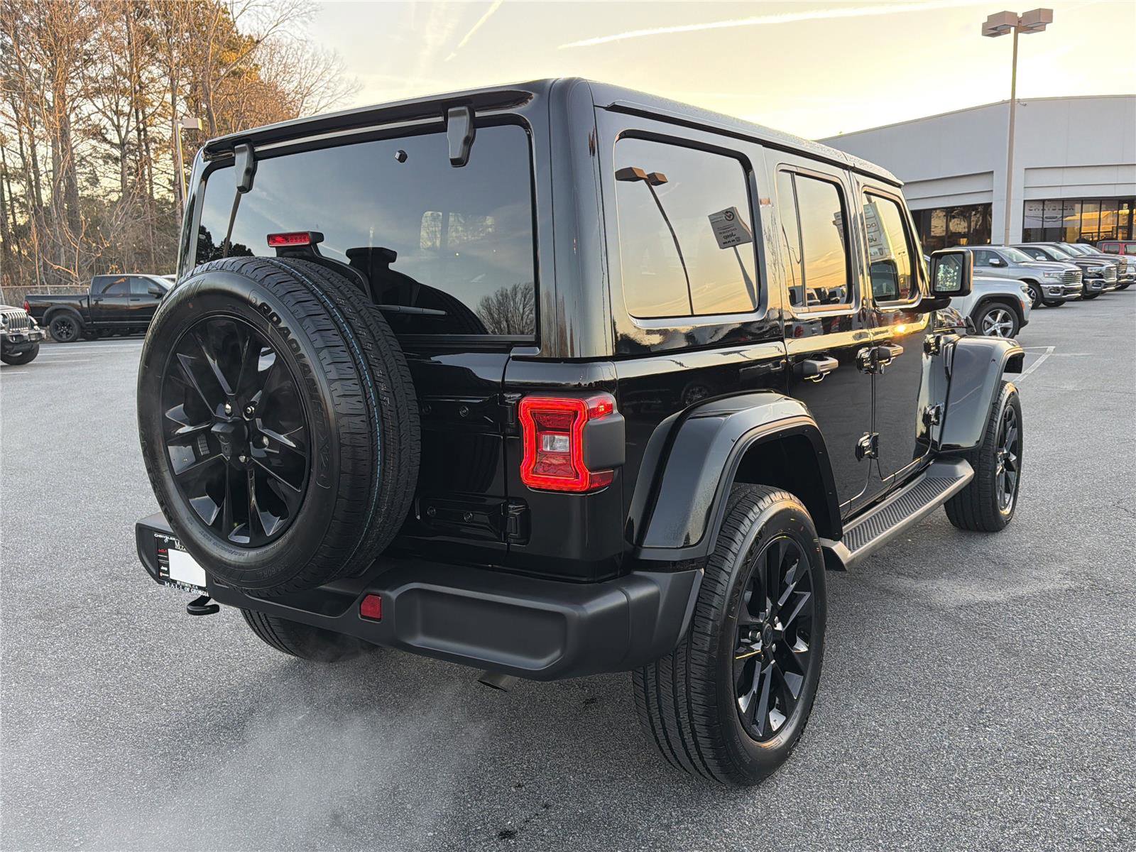 Used 2025 Jeep Wrangler Sahara image 6