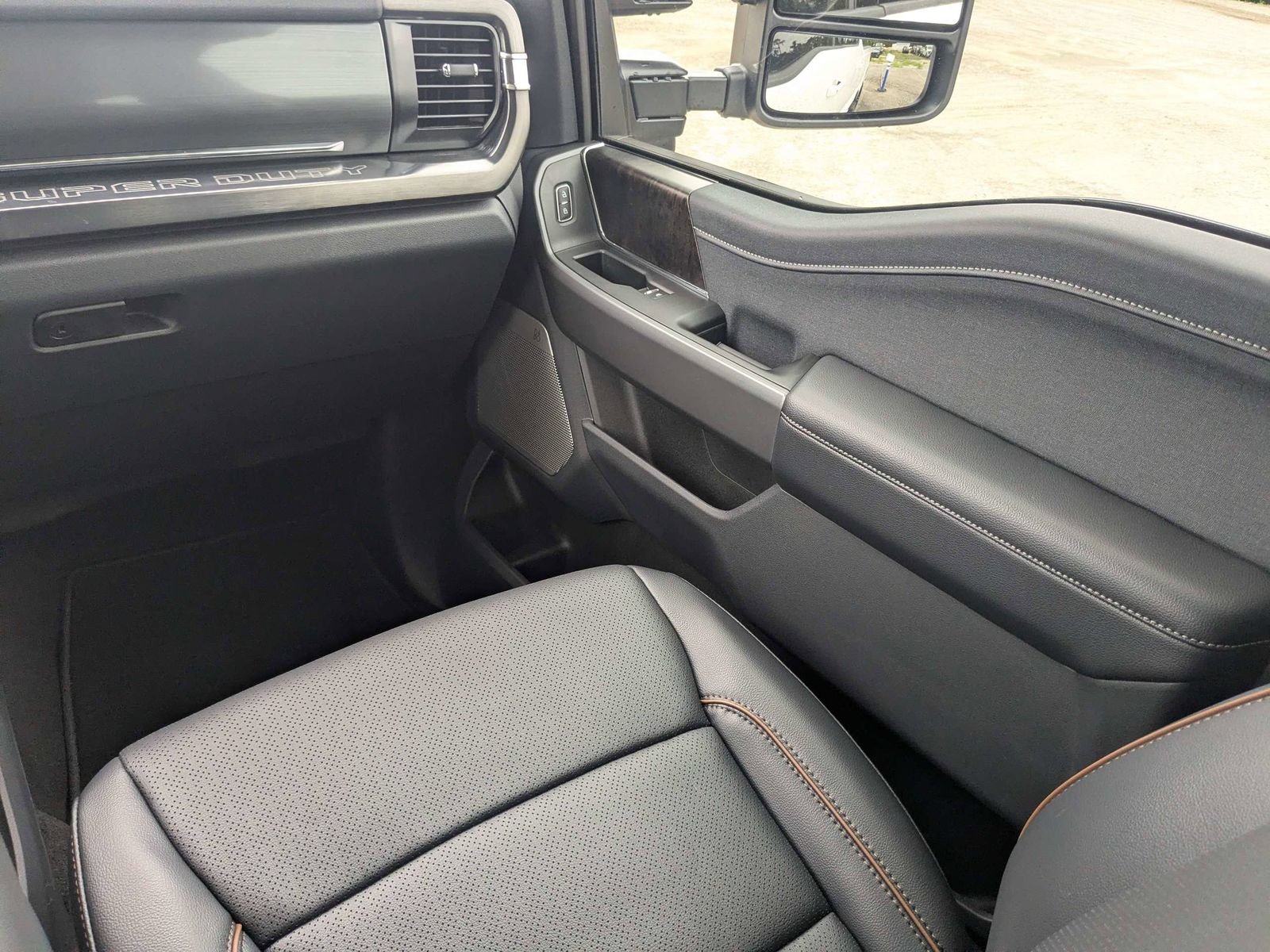 New 2026 Ford F250 Lariat w/ Black Appearance Package AWD/4WD image 17