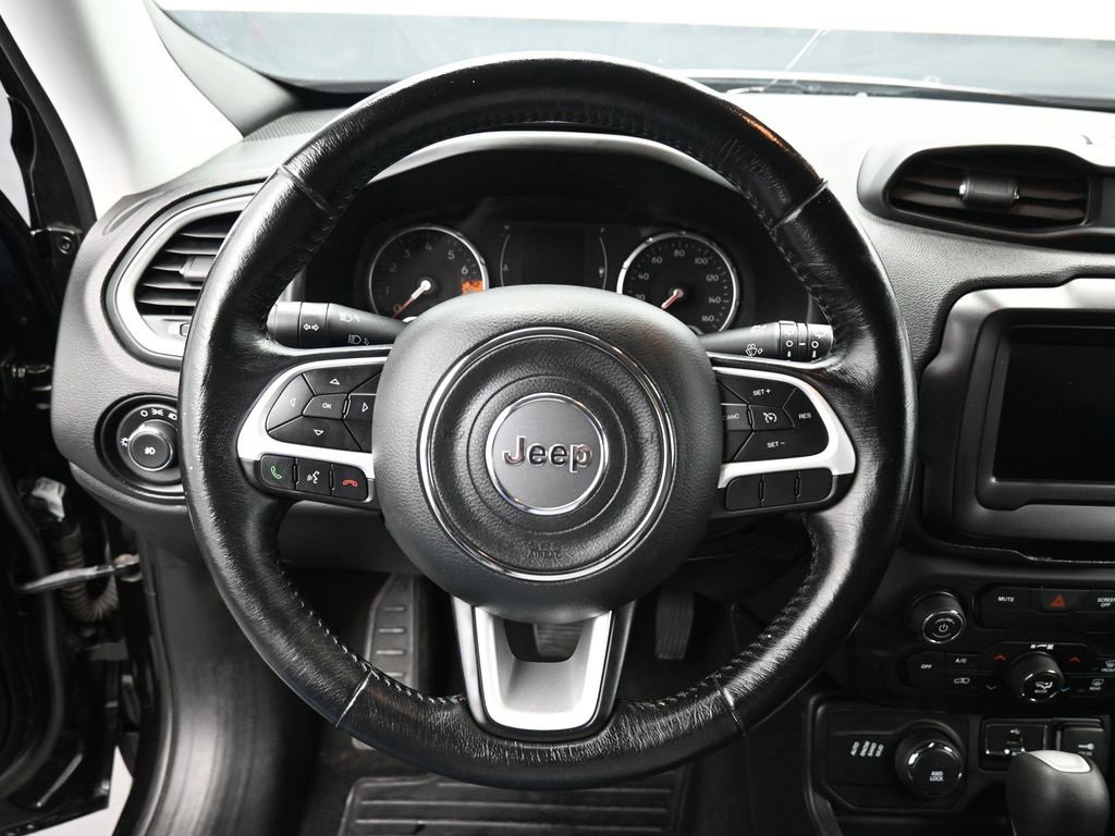 Used 2018 Jeep Renegade Latitude w/ Cold Weather Group image 15