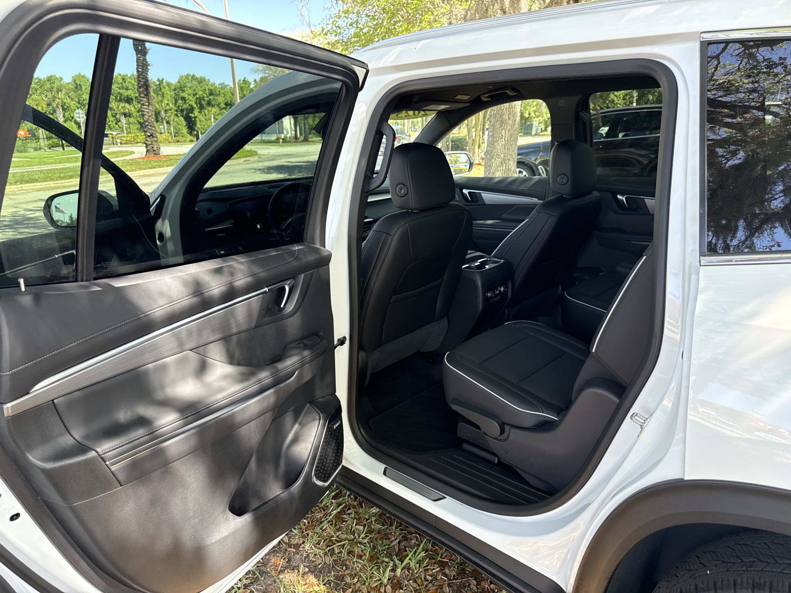 Used 2025 Buick Enclave Preferred FWD image 14