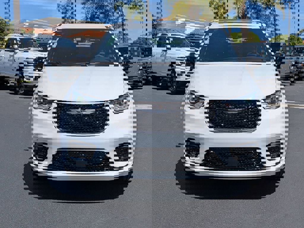 New 2026 Chrysler Pacifica Select image 2