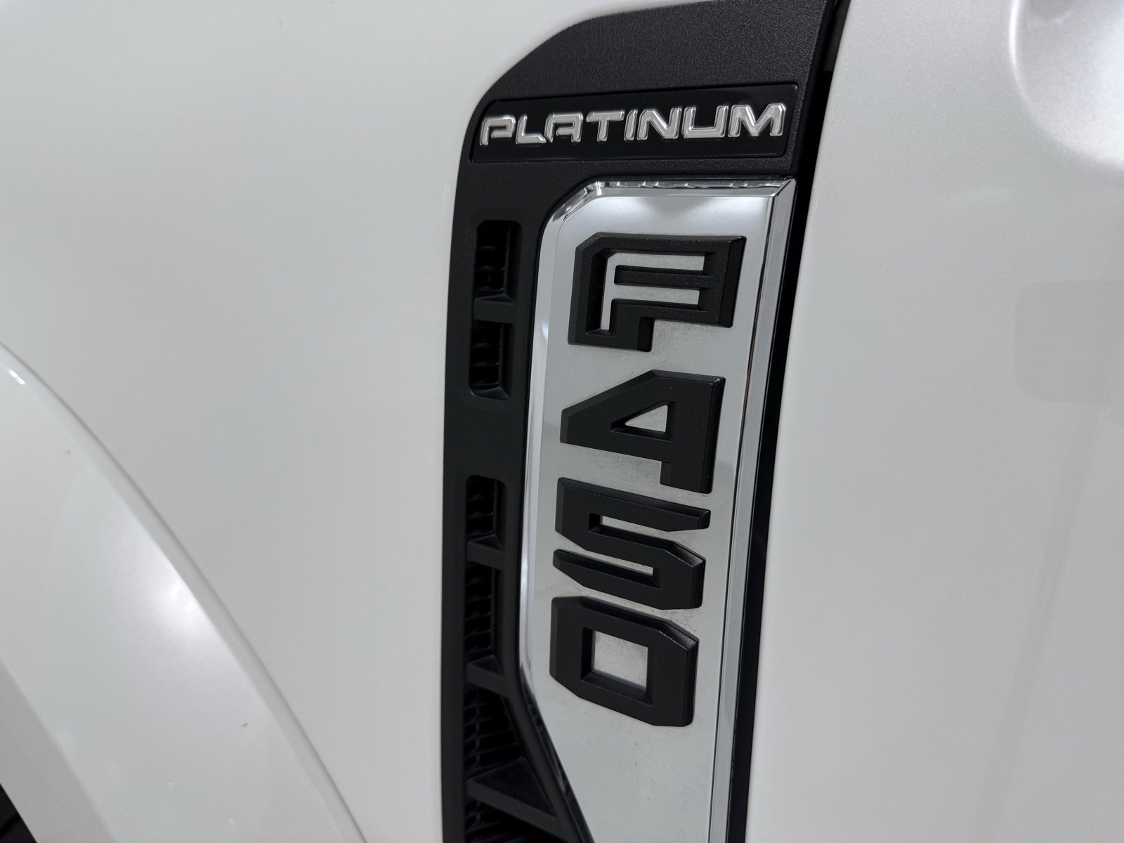 Used 2023 Ford F450 Platinum image 12