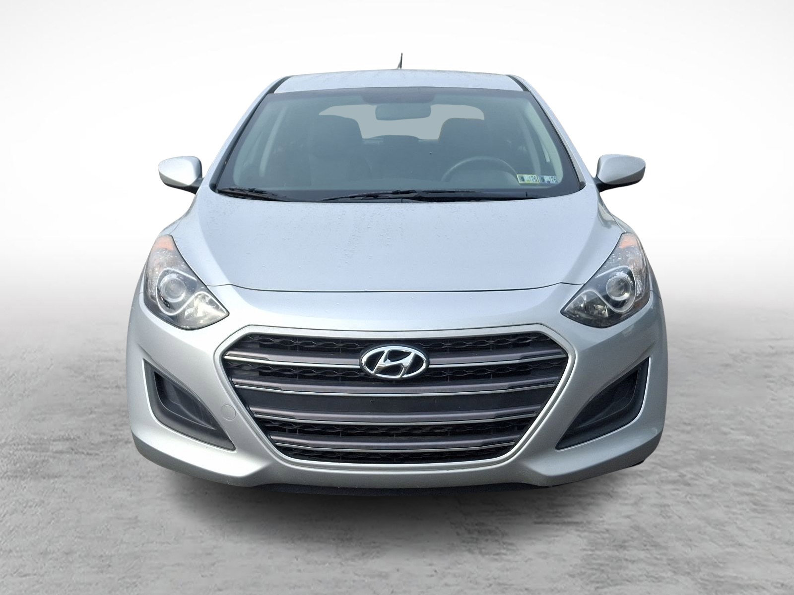 Used 2017 Hyundai Elantra GT image 2