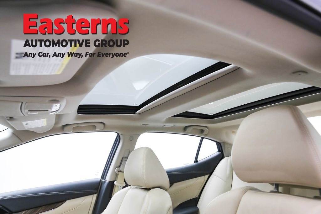 Used 2016 Nissan Maxima Platinum w/ Interior Lighting Package image 38