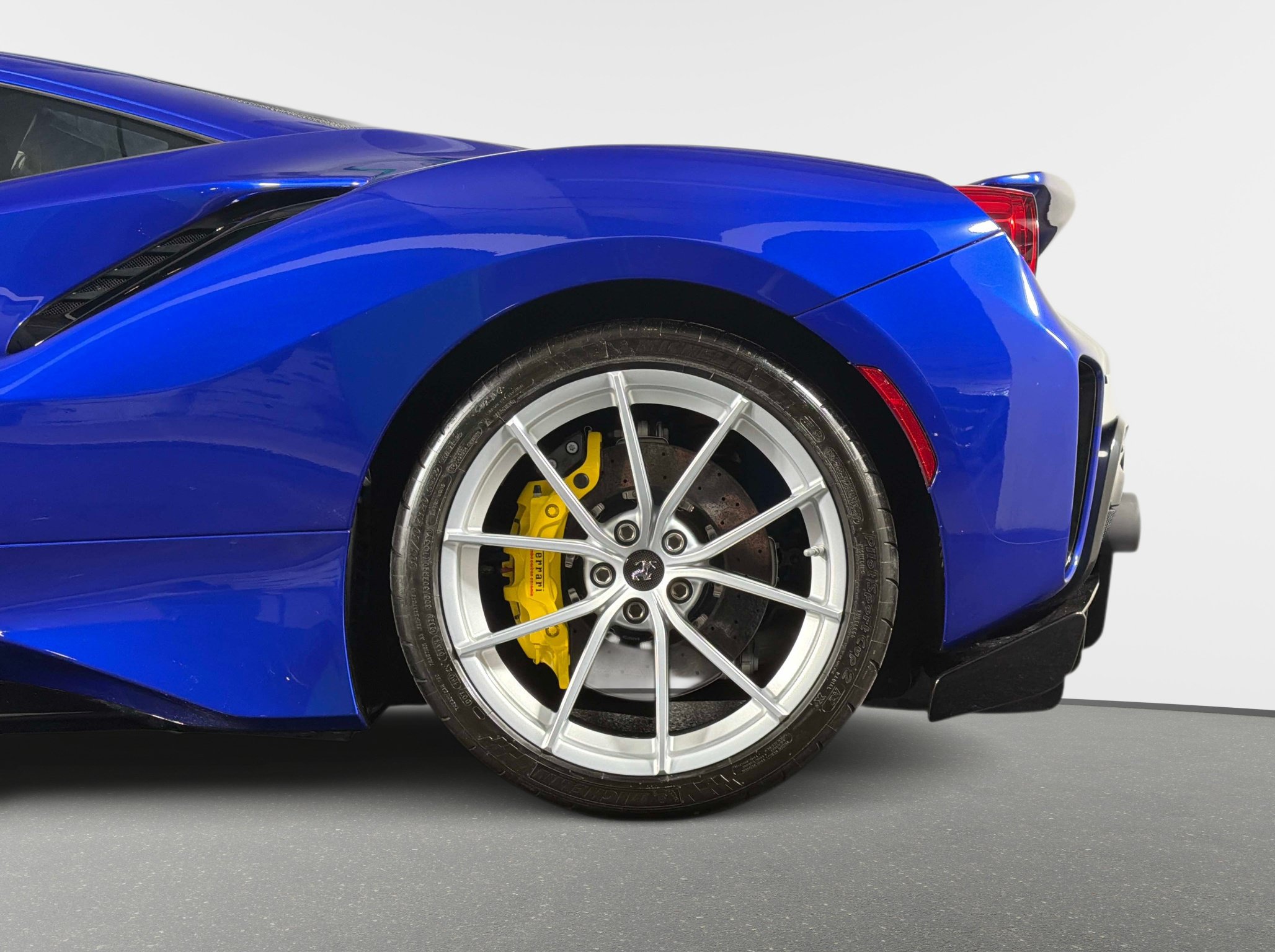 Used 2020 Ferrari 488 Pista Coupe RWD image 17