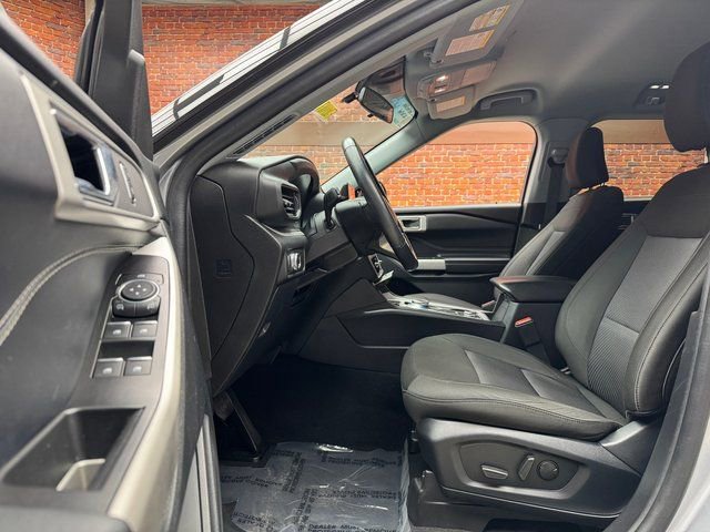 Used 2022 Ford Explorer XLT image 22