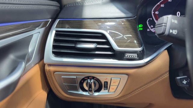 Used 2020 BMW 740i w/ Premium Package RWD image 34
