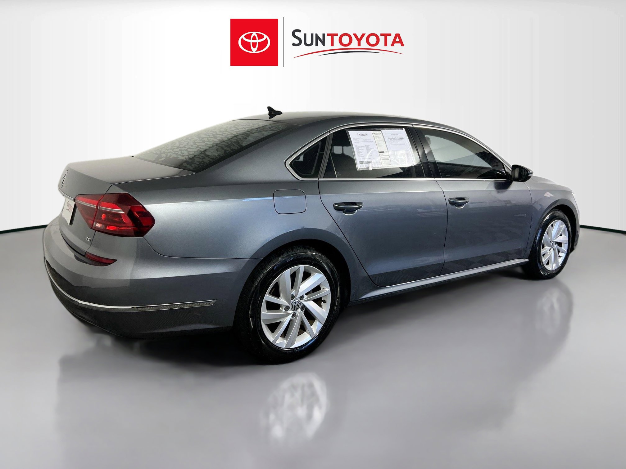 Used 2018 Volkswagen Passat 2.0T SE image 4