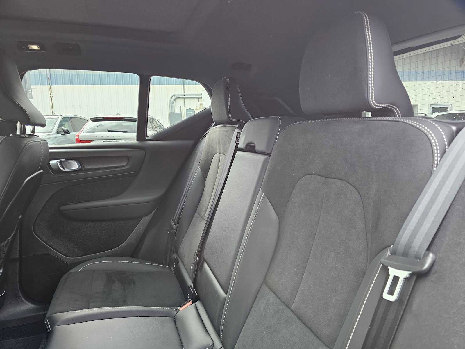 Used 2023 Volvo XC40 Recharge Ultimate image 18