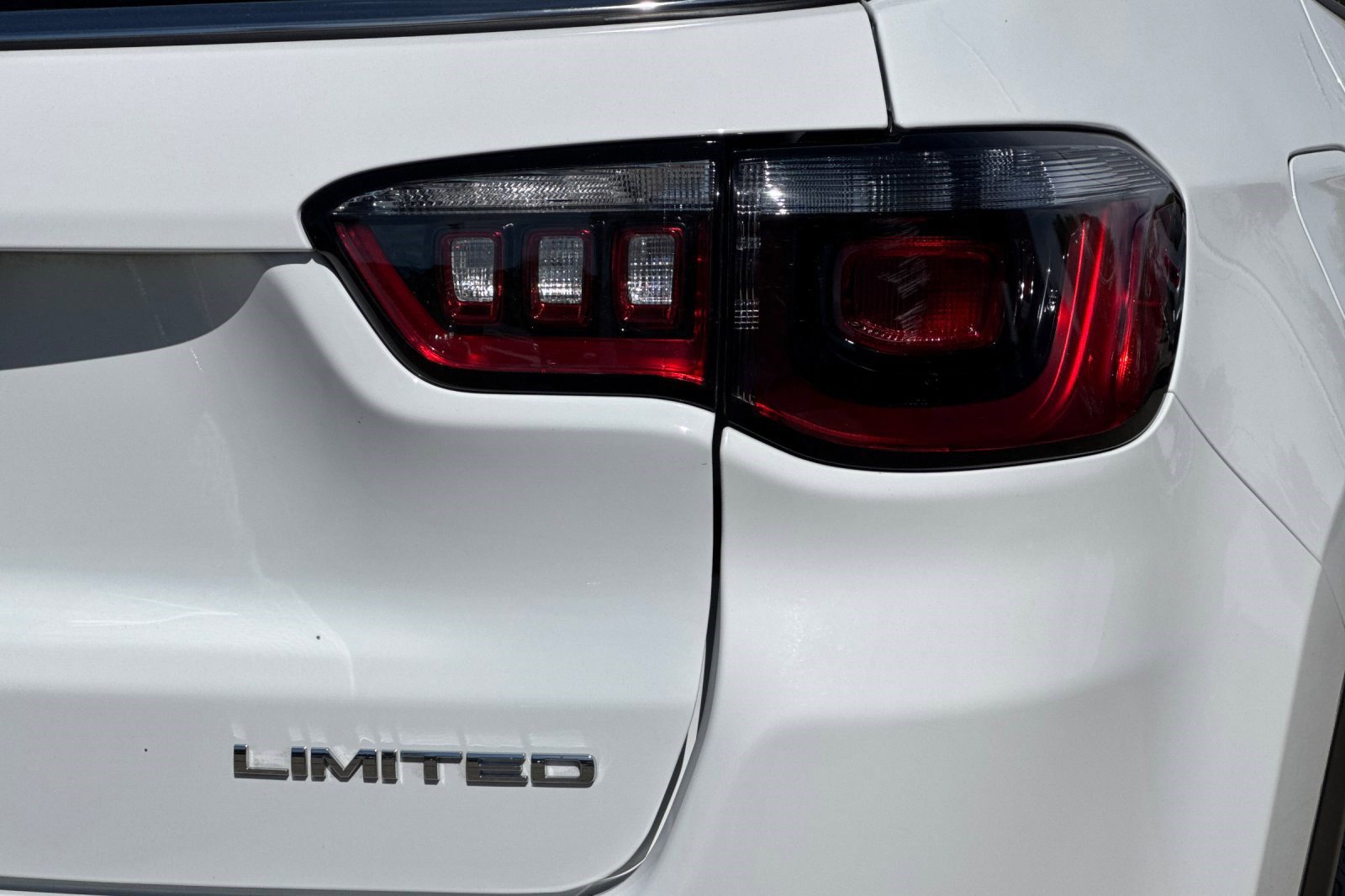 Used 2025 Jeep Compass Limited image 11