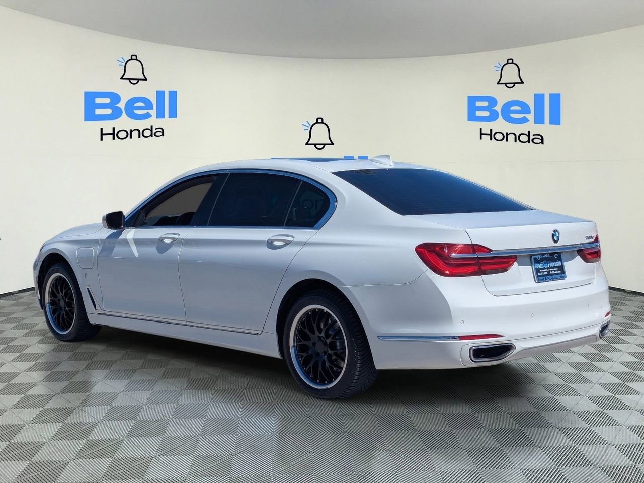 Used 2018 BMW 740e xDrive w/ Driver Assistance Package AWD/4WD video 3