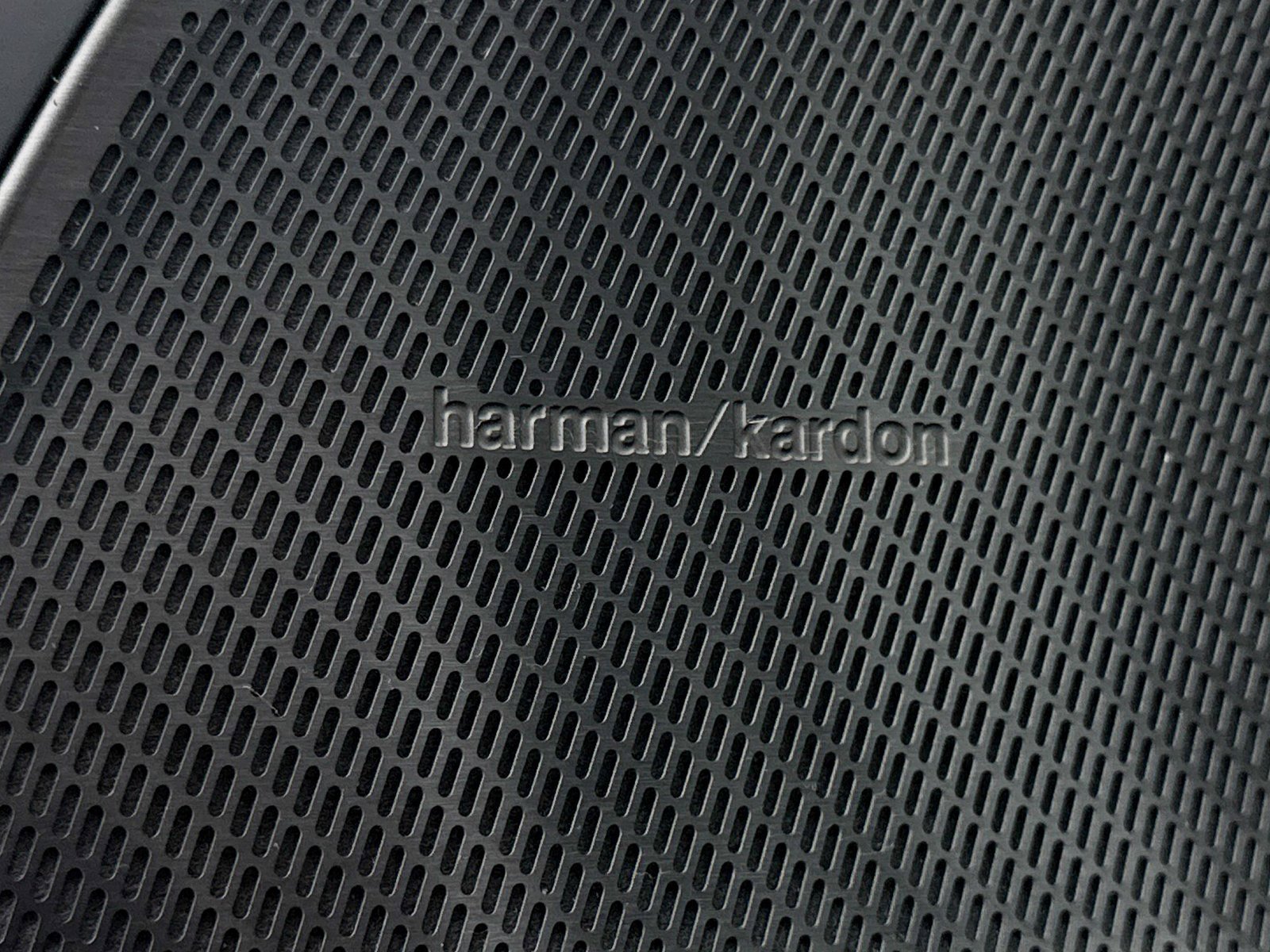 Used 2024 Volvo XC60 T8 Ultimate w/ Climate Package image 9