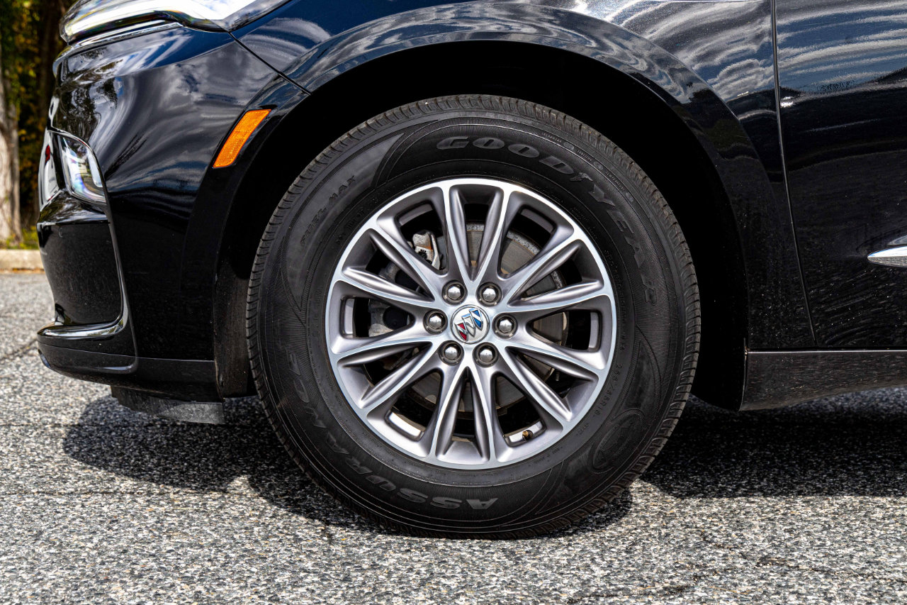 Used 2024 Buick Enclave Premium image 10