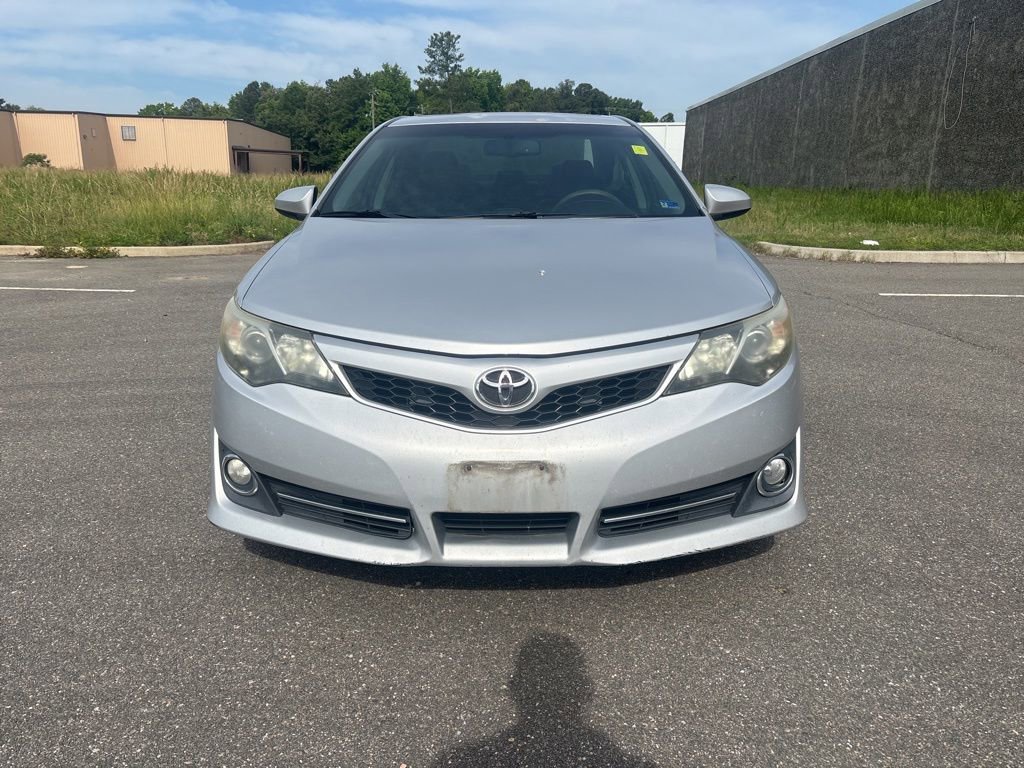 Used 2012 Toyota Camry SE w/ Leather Pkg FWD image 2