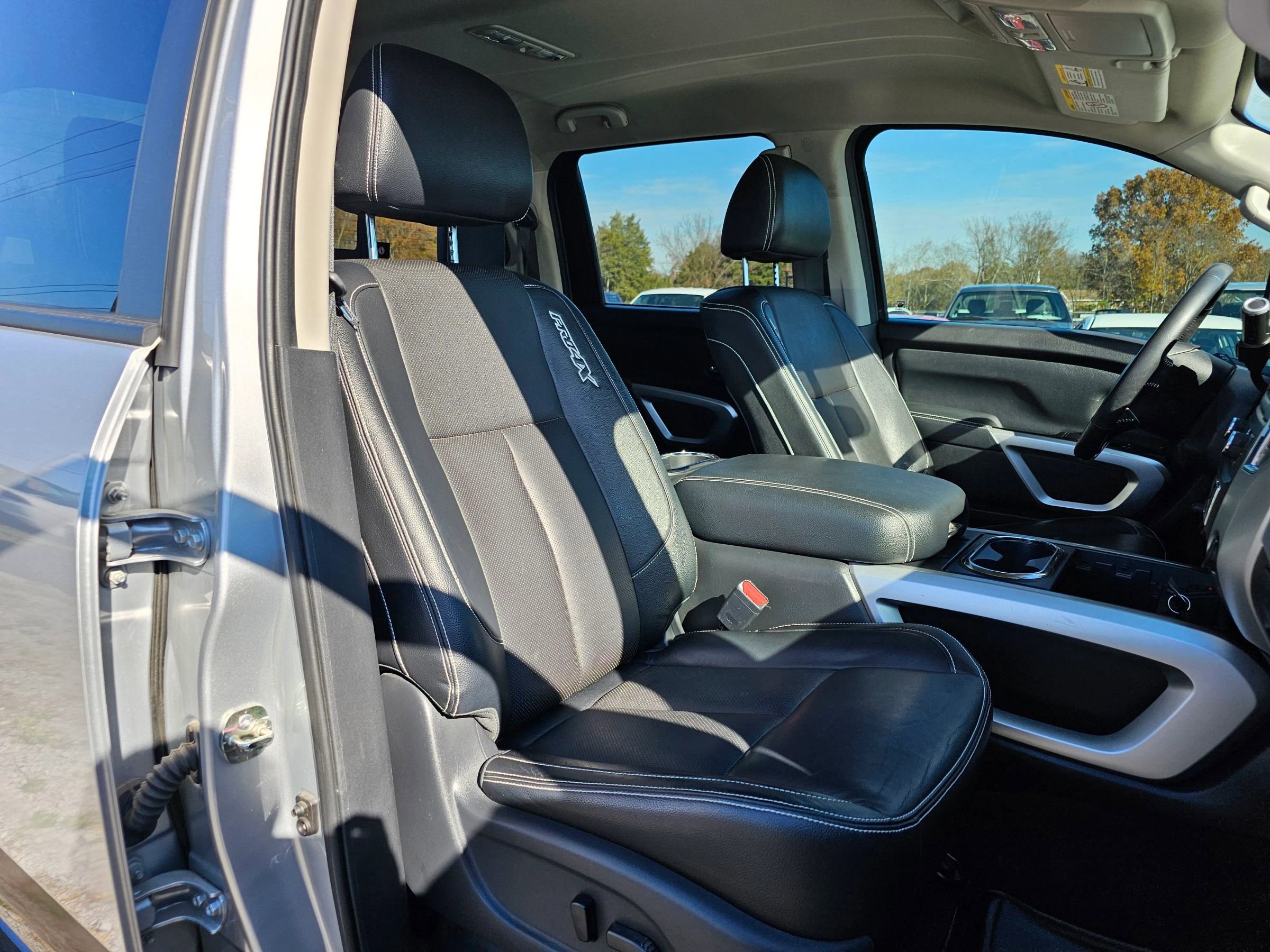 Used 2019 Nissan Titan PRO-4X w/ Pro-4x Convenience Package image 8