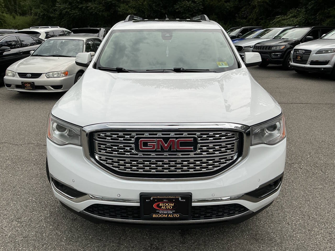 Used 2019 GMC Acadia Denali AWD/4WD image 2