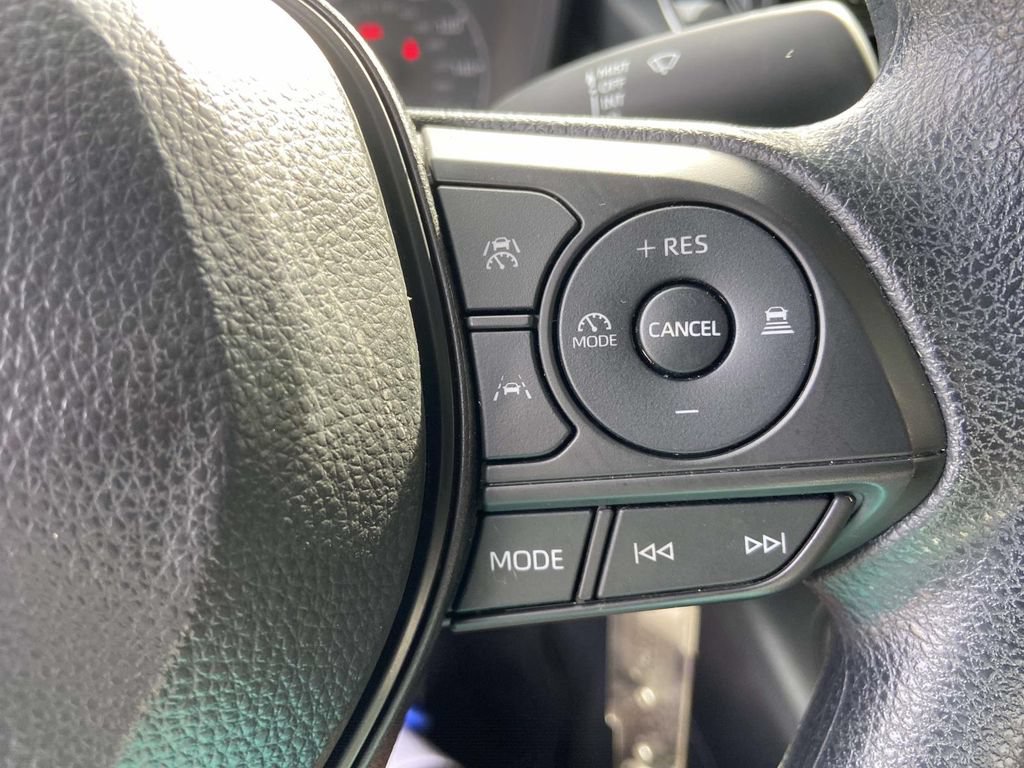 Used 2025 Toyota Corolla LE FWD image 30