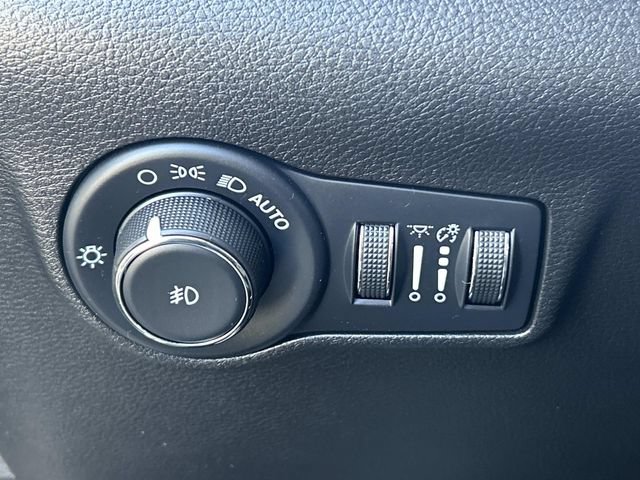 Used 2023 Jeep Compass Latitude AWD/4WD image 32