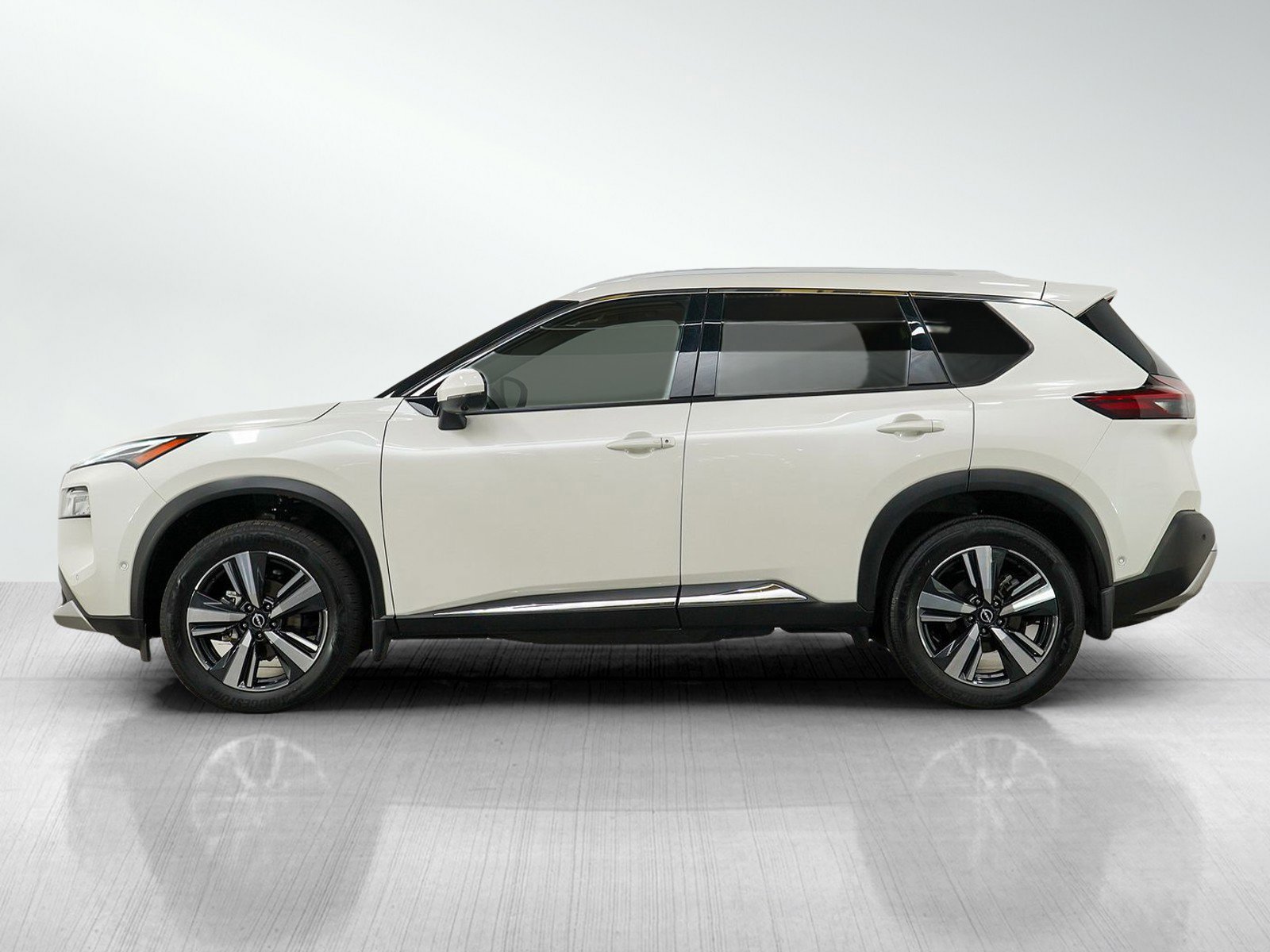 Used 2023 Nissan Rogue Platinum AWD/4WD image 2