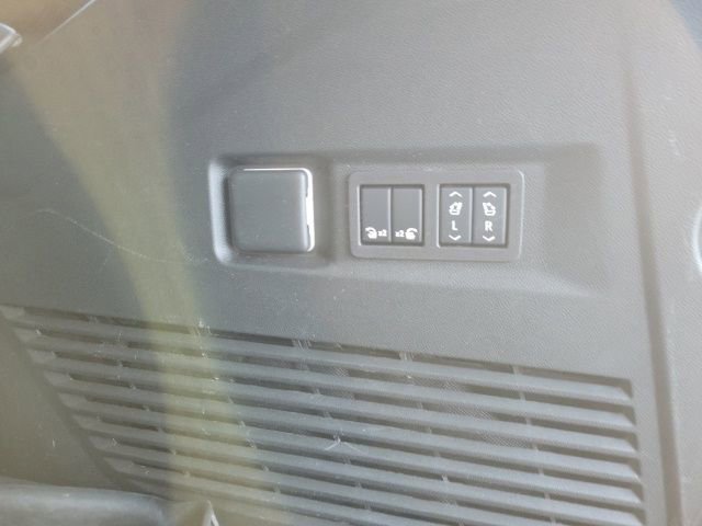 Used 2024 GMC Yukon AT4 w/ AT4 Premium Plus Package image 29