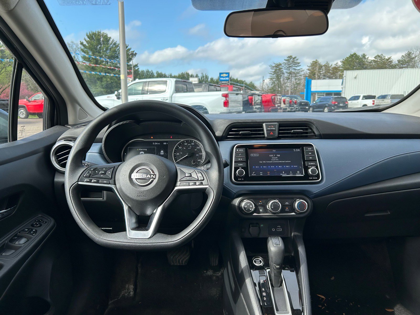 Used 2025 Nissan Versa SV FWD image 8