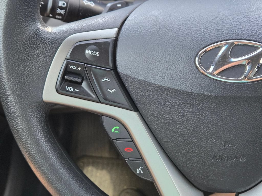 Used 2012 Hyundai Veloster FWD image 19