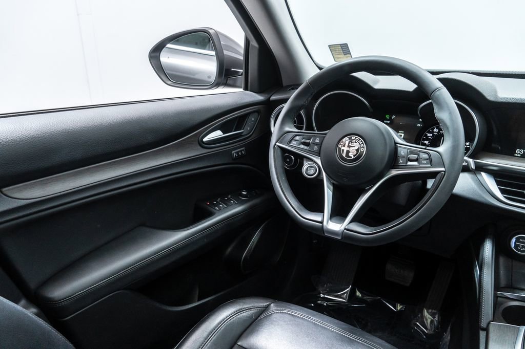 Used 2018 Alfa Romeo Stelvio Ti AWD/4WD image 21