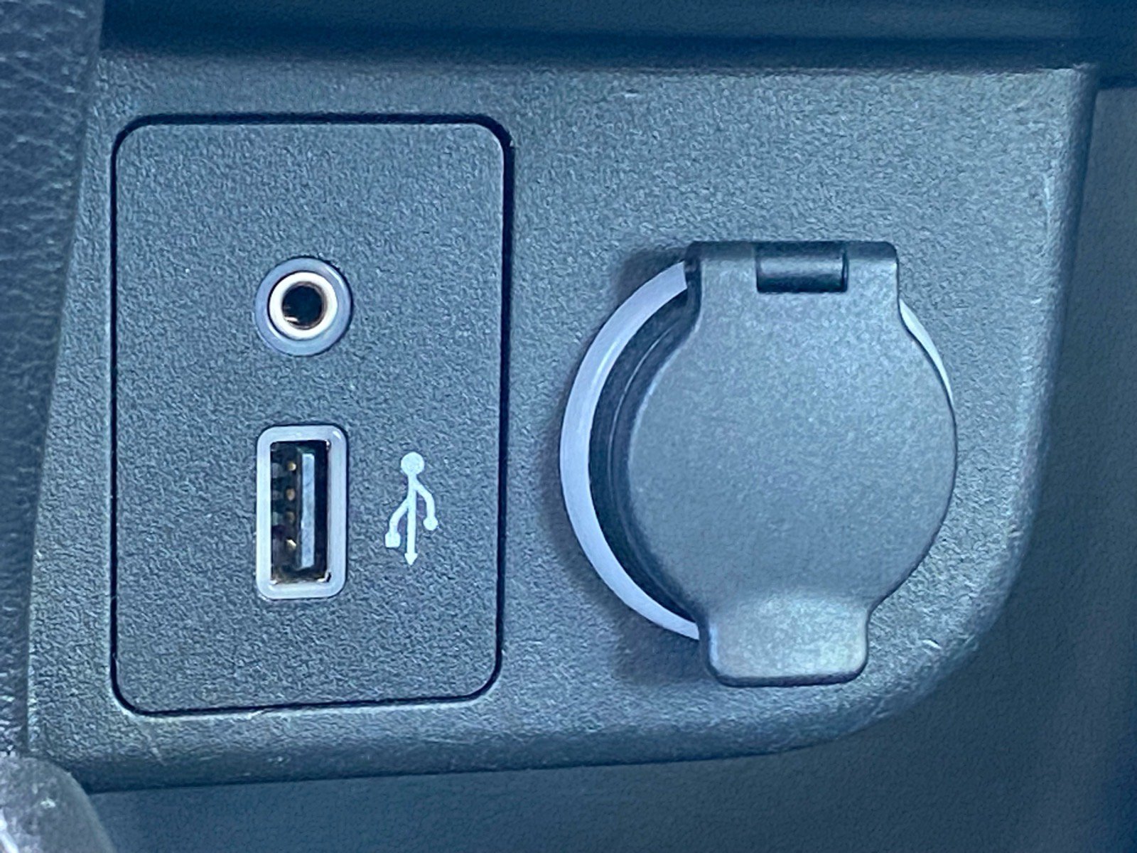 Used 2019 Nissan Kicks SR w/ Exterior Electronics Package FWD image 13