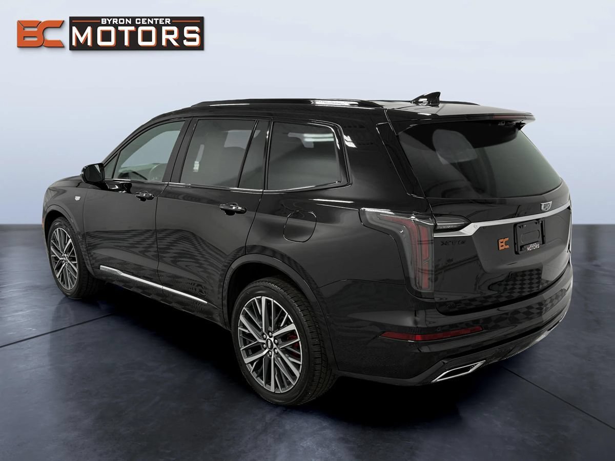 Used 2023 Cadillac XT6 Sport w/ Technology Package AWD/4WD image 4