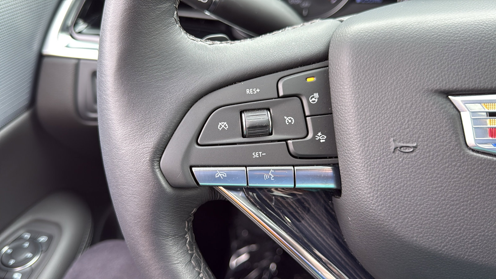 Certified 2024 Cadillac XT6 Premium Luxury w/ Technology Package image 16