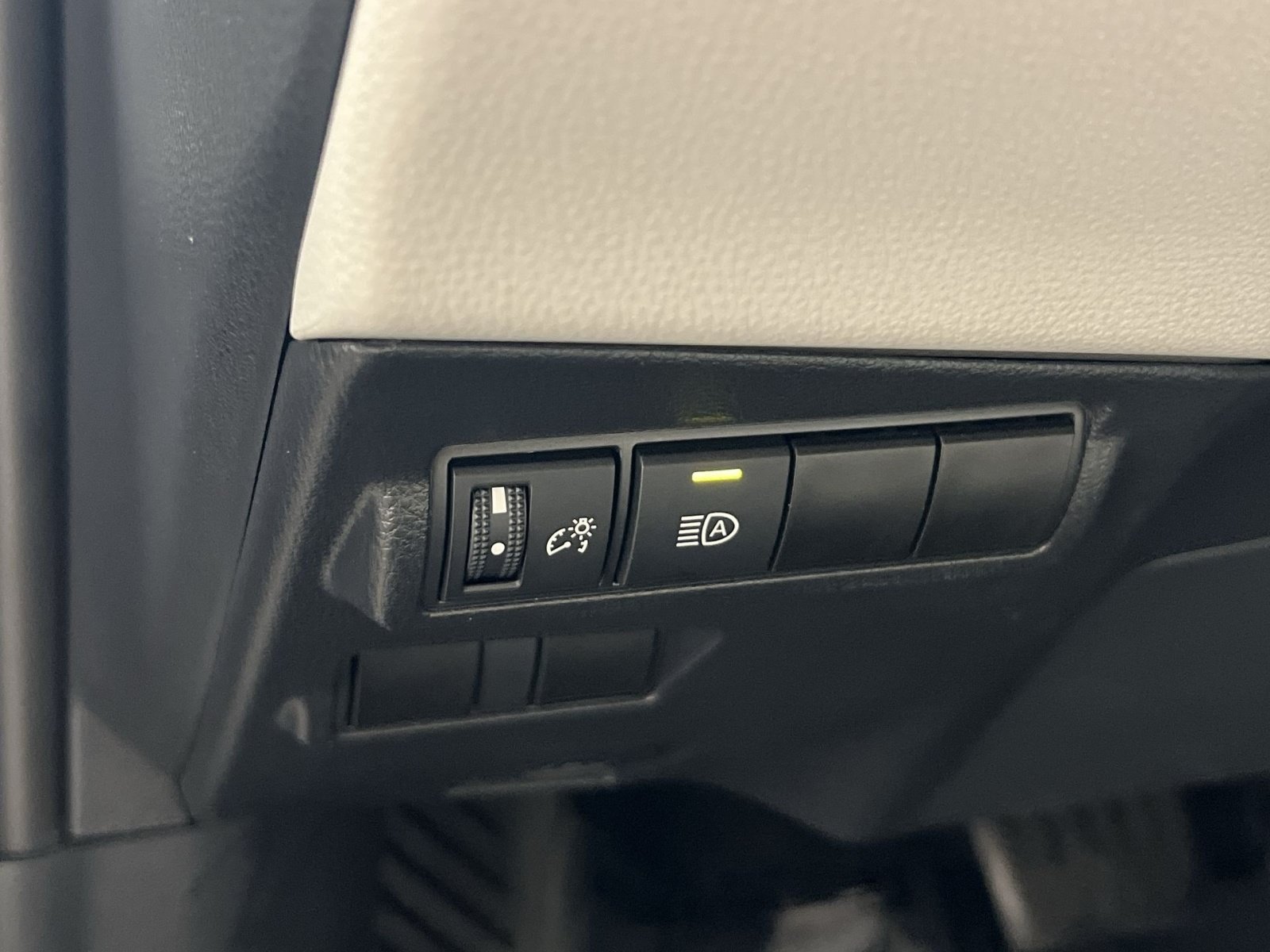 Used 2023 Toyota Corolla Cross L FWD image 30