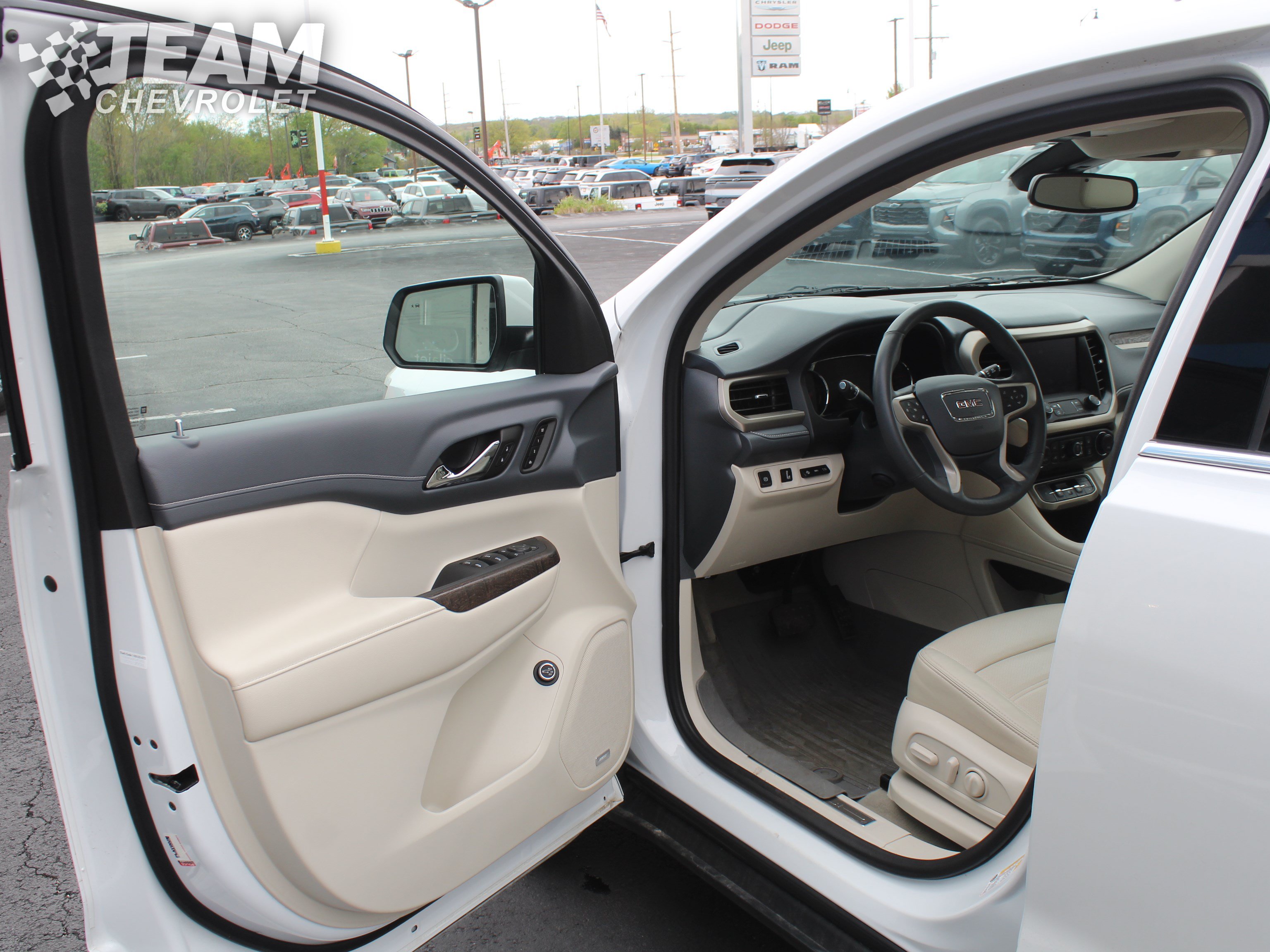 Used 2023 GMC Acadia Denali AWD/4WD image 10