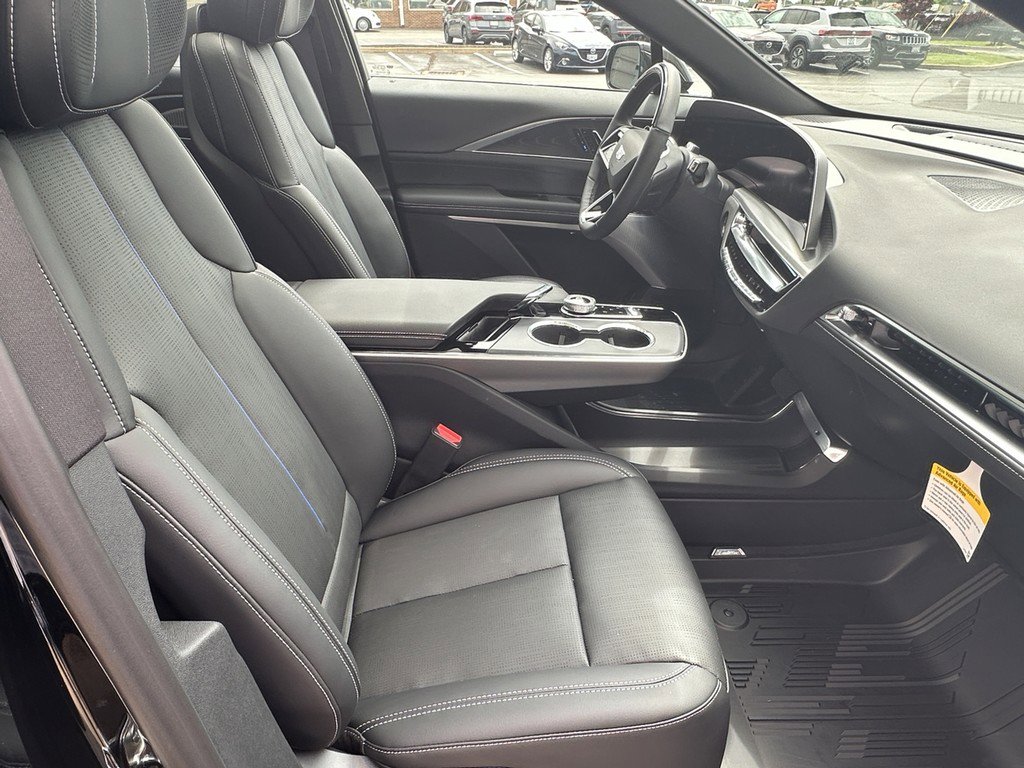 New 2025 Cadillac Lyriq Luxury w/ LPO, Floor Liner Package AWD/4WD image 15