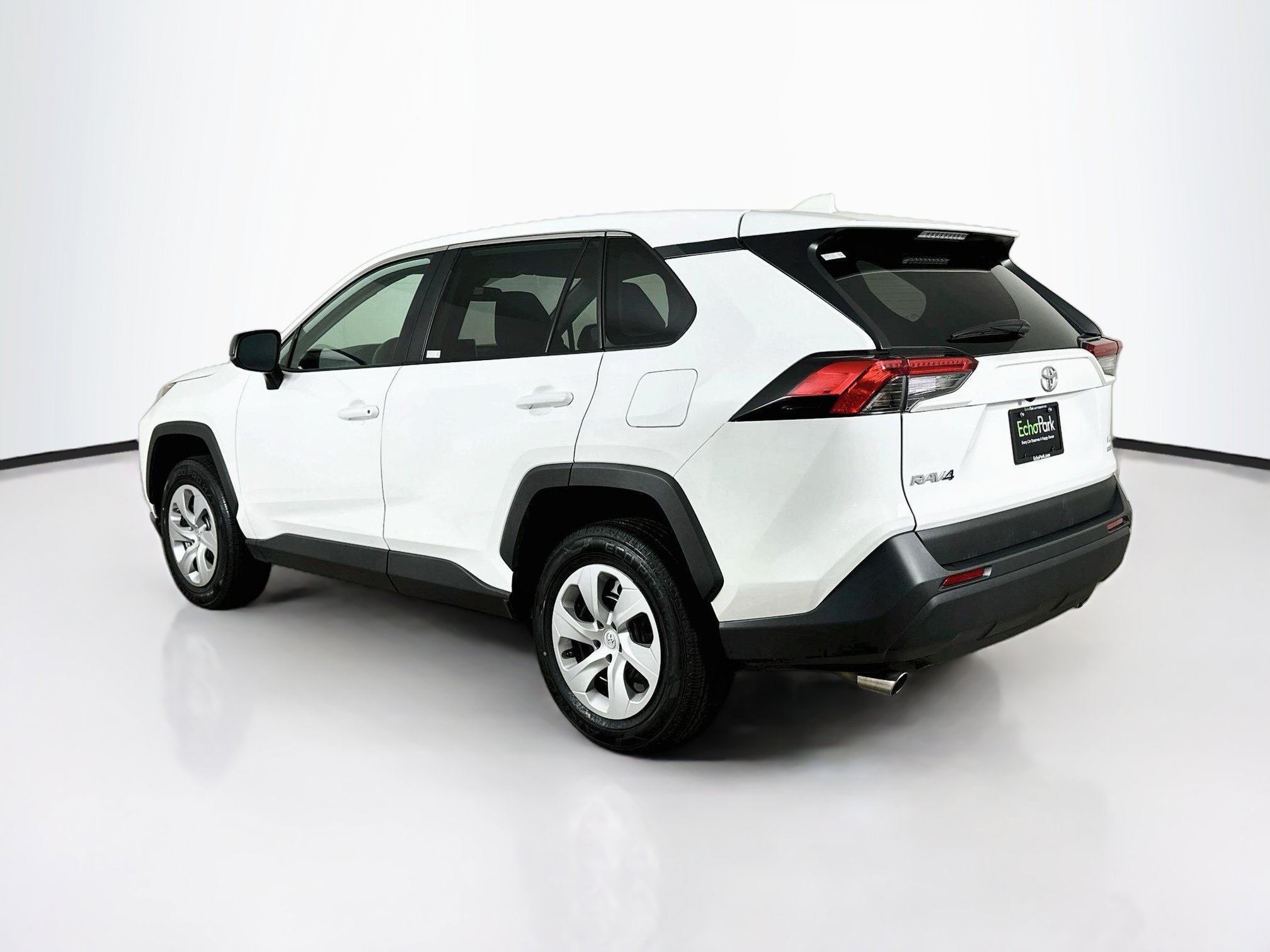 Used 2025 Toyota RAV4 LE AWD/4WD image 5