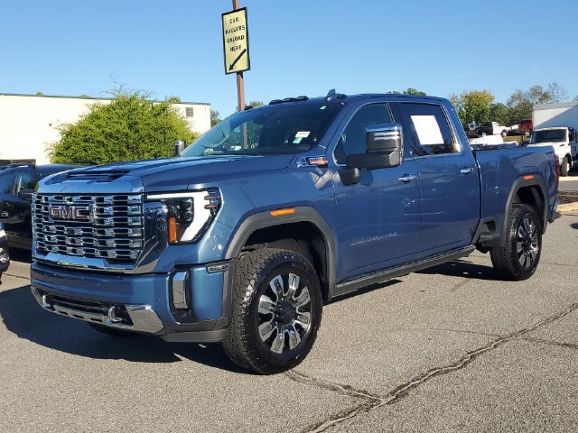 Used 2025 GMC Sierra 2500 Denali w/ Denali Reserve Package AWD/4WD image 3