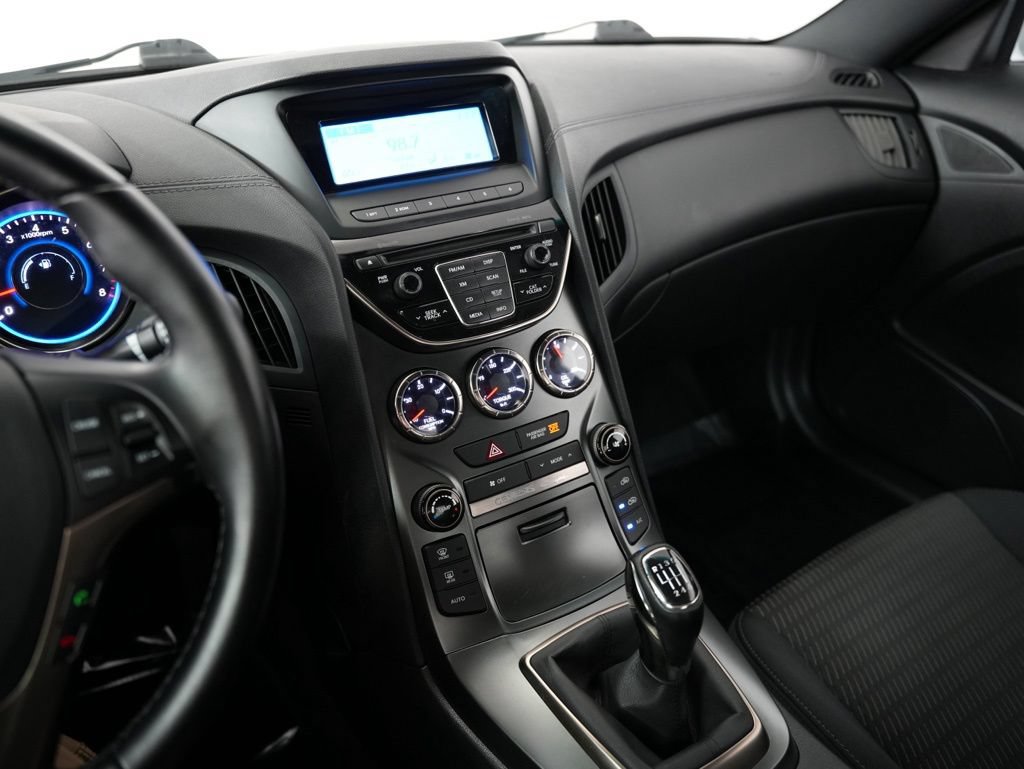 Used 2015 Hyundai Genesis 3.8 RWD image 21