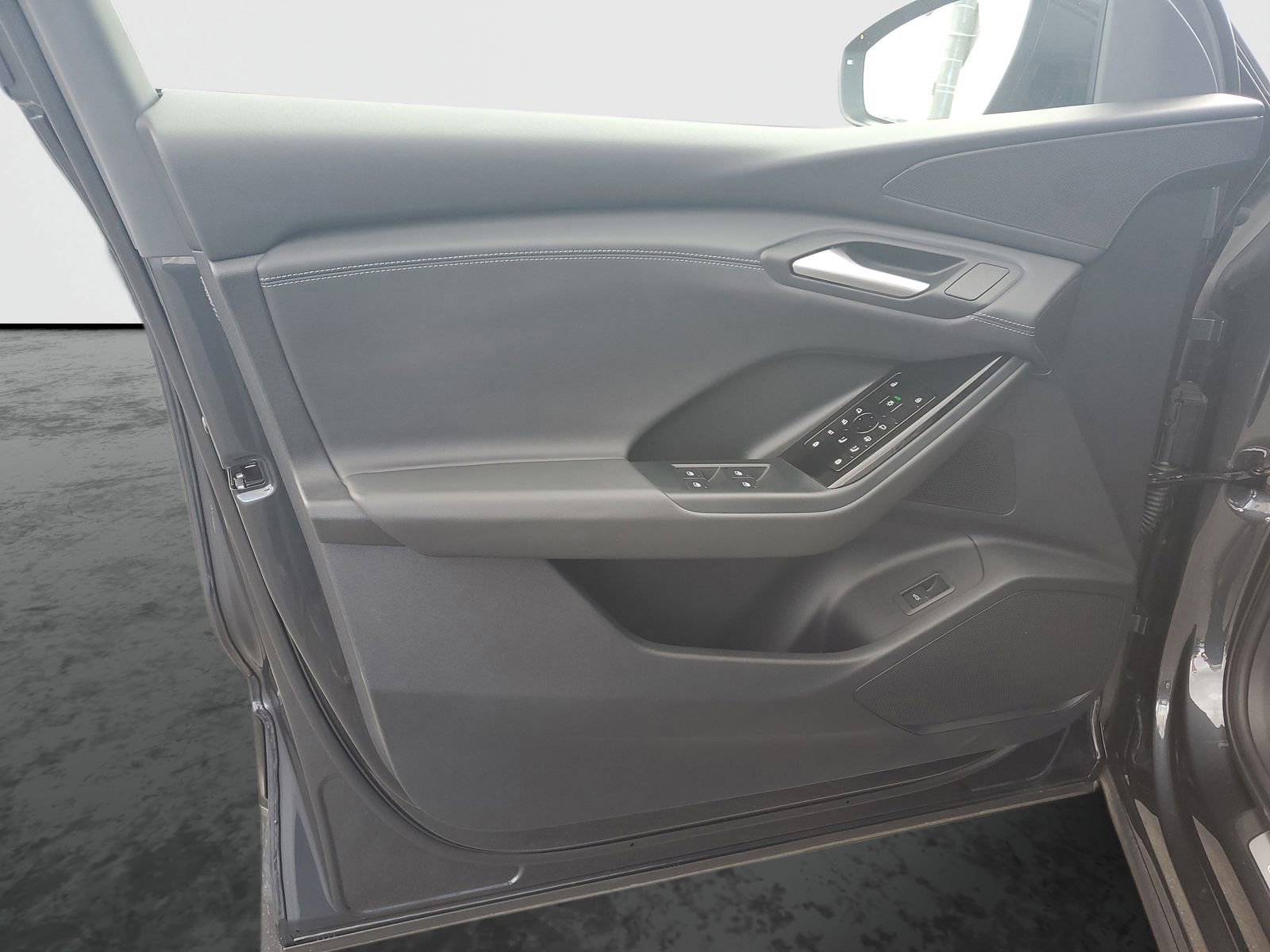 Used 2025 Audi Q6 e-tron Premium w/ Convenience Package RWD image 20