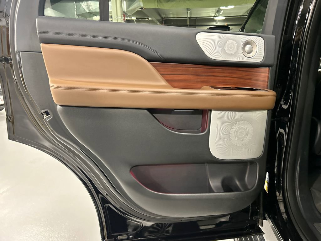 Certified 2023 Lincoln Navigator Reserve AWD/4WD image 22