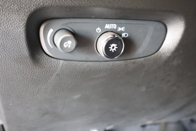 Used 2022 Chevrolet Traverse LT FWD image 23