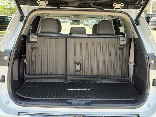 Used 2022 Toyota Highlander LE image 34