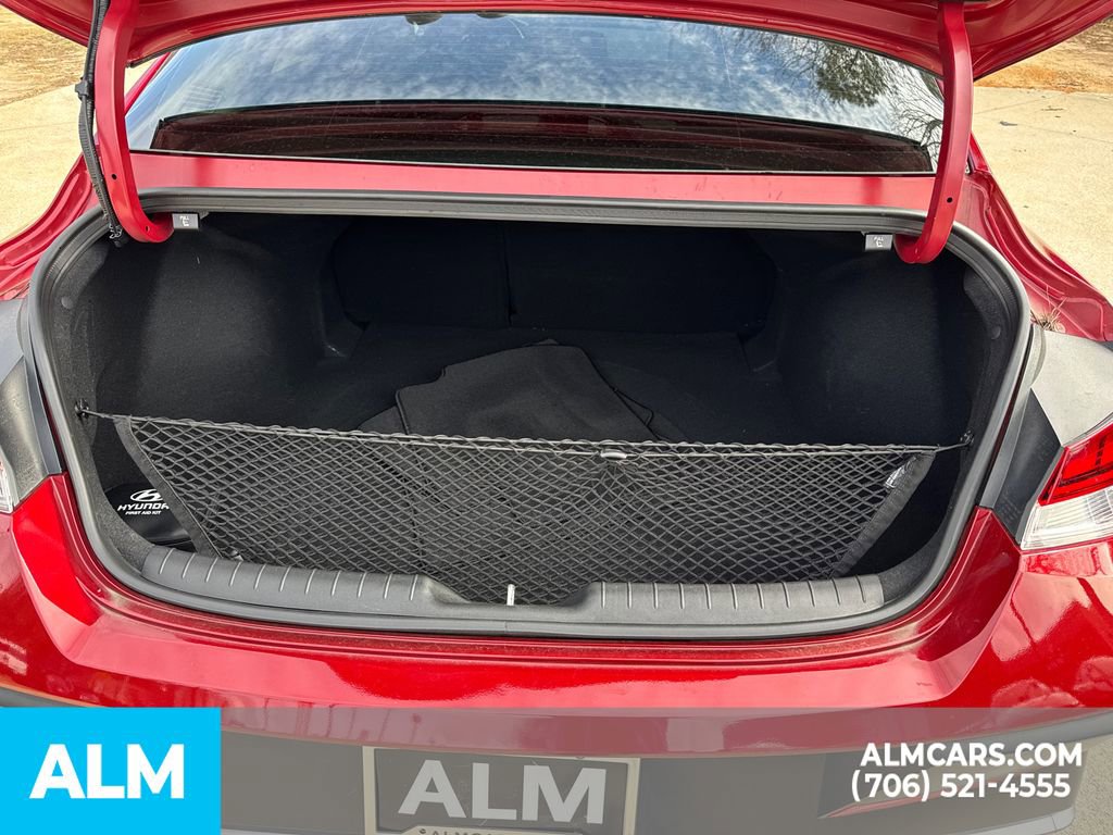 Used 2025 Hyundai Elantra SEL image 21