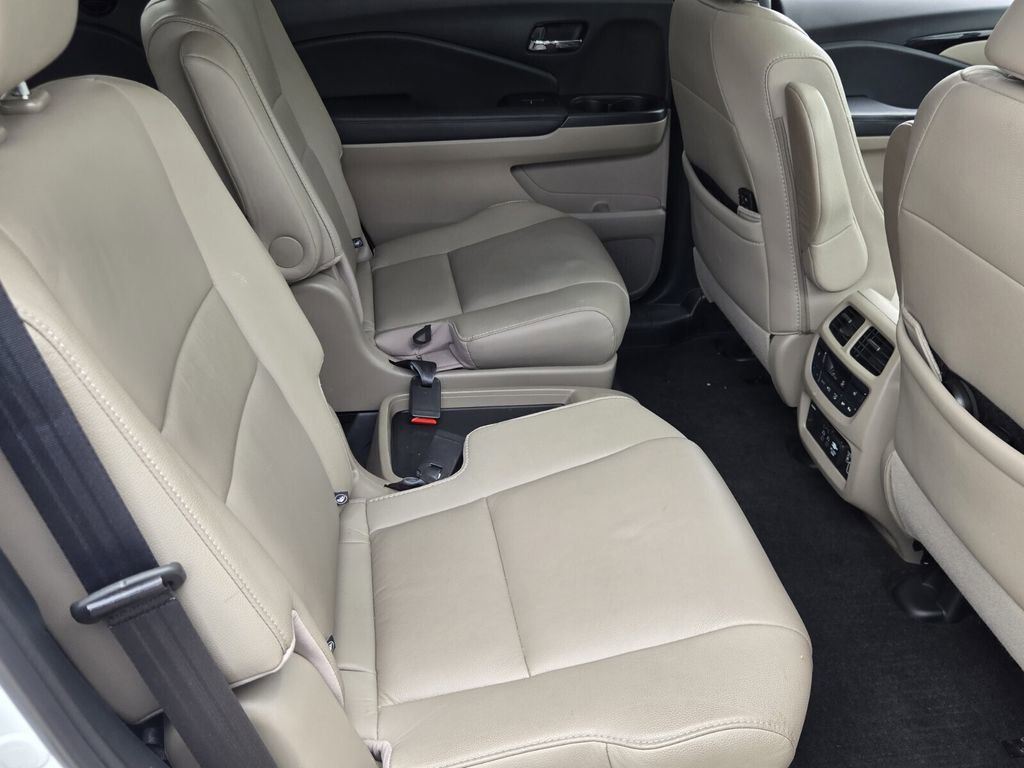 Certified 2022 Honda Pilot Touring image 18