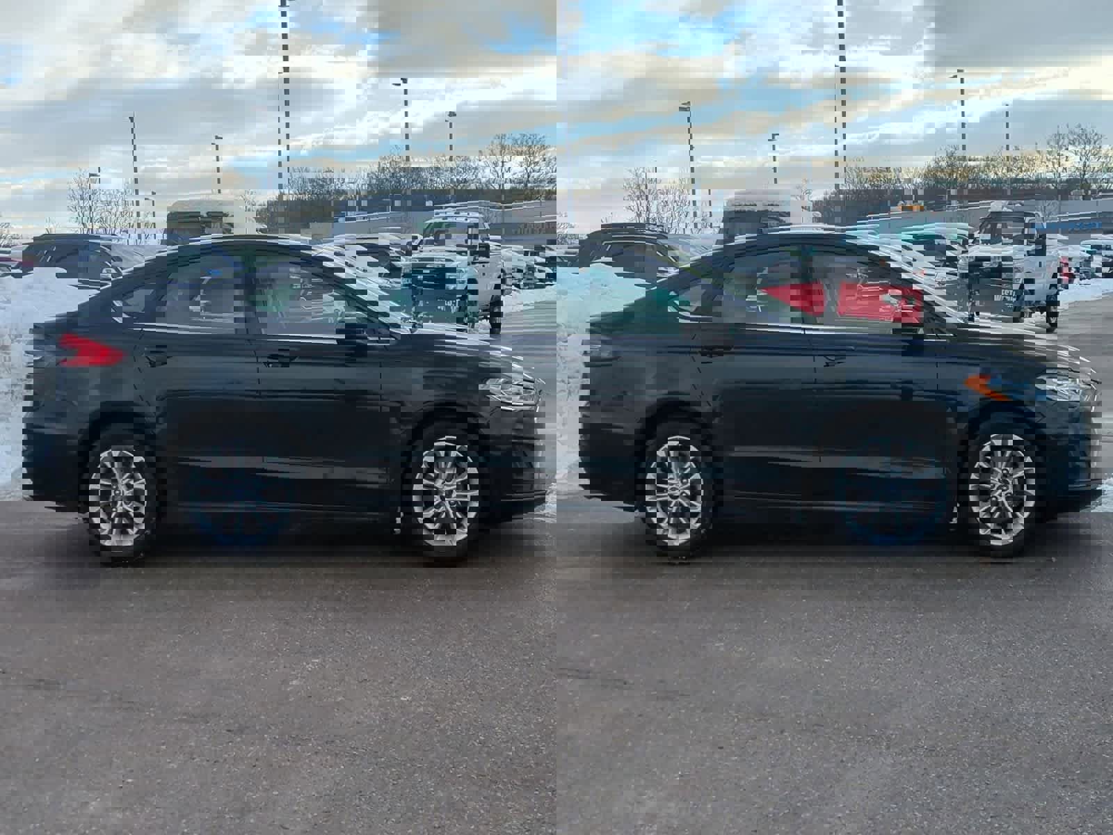 Used 2020 Ford Fusion SE image 9