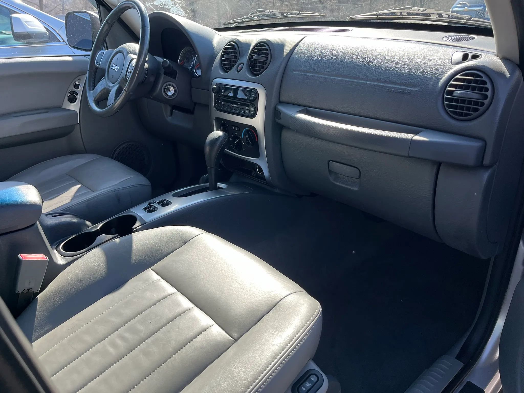 Used 2005 Jeep Liberty Limited image 6