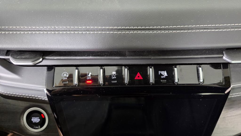 Used 2022 Jeep Grand Cherokee Overland w/ Luxury Tech Group IV image 28